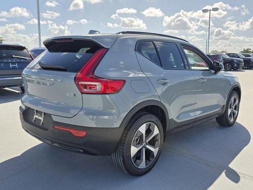 2026 Volvo XC40 B5 Plus