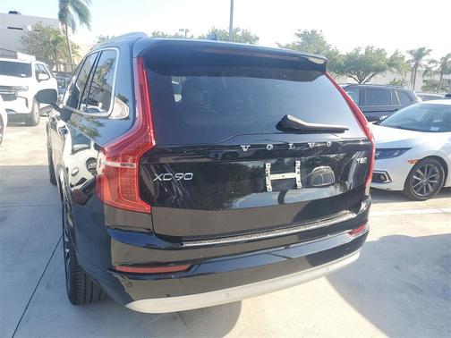 2022 Volvo XC90 T5 Momentum 7 Passenger
