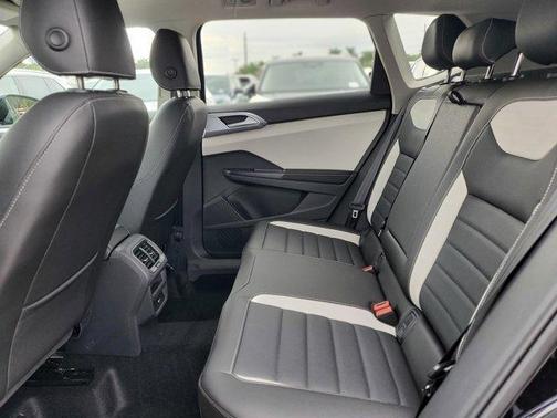 2025 Volkswagen Taos 1.5T SEL