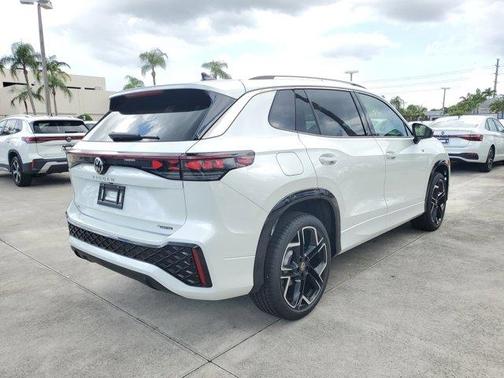2025 Volkswagen Tiguan 2.0T SEL R-Line