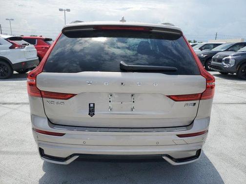 2025 Volvo XC60 B5 Plus