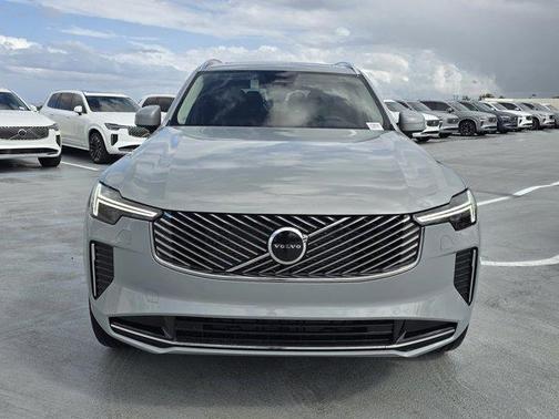 2025 Volvo XC90 B6 Core