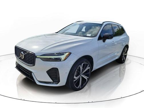Crystal White 2023 Volvo XC60 B5 Ultimate Dark Theme