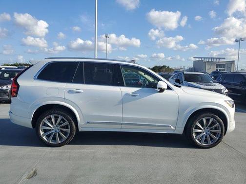 2025 Volvo XC90 B6 Ultra