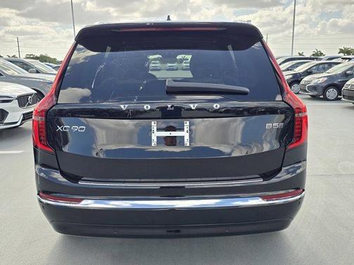 2025 Volvo XC90 B5 Plus 6-Seater