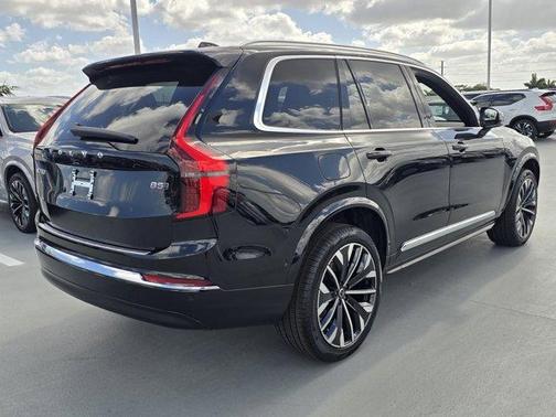 2025 Volvo XC90 B5 Plus 6-Seater