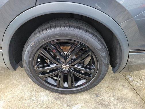 2022 Volkswagen Tiguan 2.0T SE R-Line Black