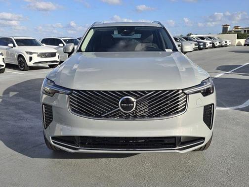 2025 Volvo XC90 B5 Core