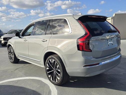 2025 Volvo XC90 B5 Core