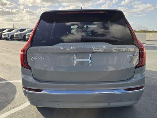 2025 Volvo XC90 B5 Core