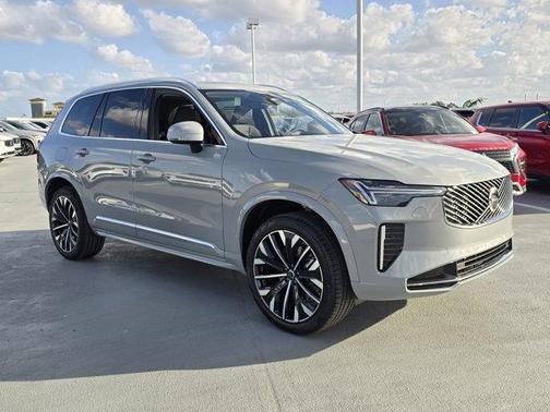 2025 Volvo XC90 B5 Core