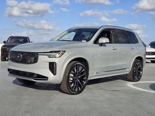 2025 Volvo XC90 B5 Core