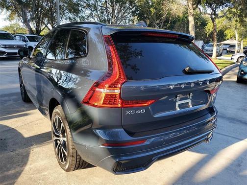 2024 Volvo XC60 B5 Plus Dark Theme