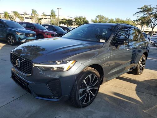 2024 Volvo XC60 B5 Plus Dark Theme