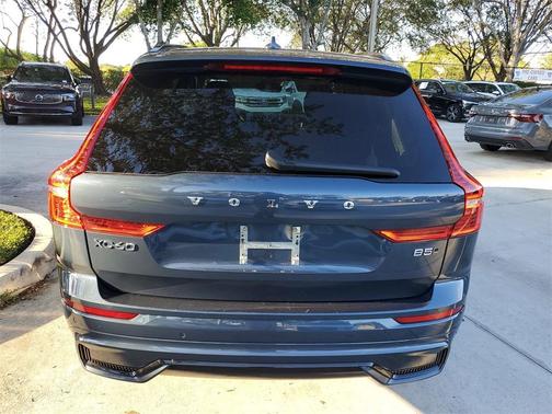 2024 Volvo XC60 B5 Plus Dark Theme