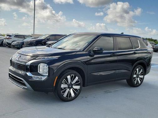 2025 Mitsubishi Outlander SE