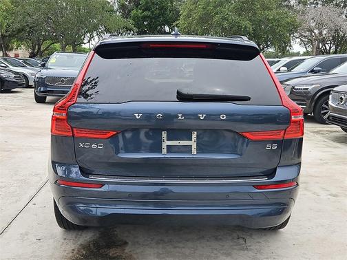 2022 Volvo XC60 B5 Momentum