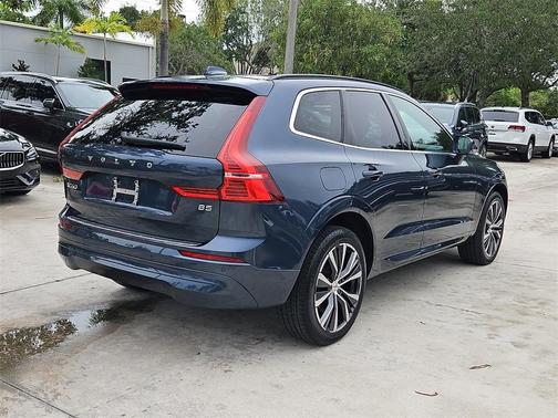 2022 Volvo XC60 B5 Momentum