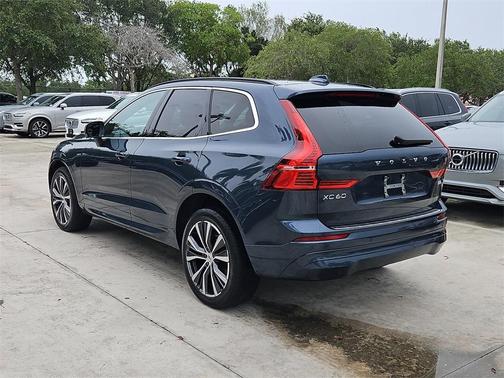 2022 Volvo XC60 B5 Momentum