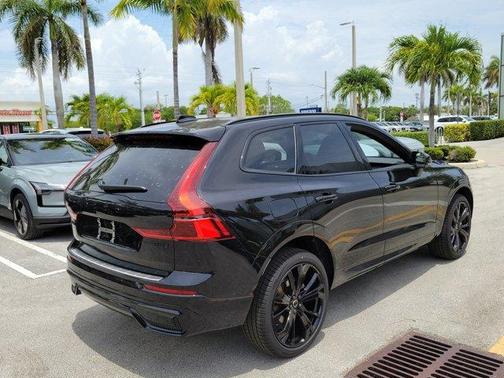 Onyx Black Metallic 2026 Volvo XC60 B5 Ultra Black Edition