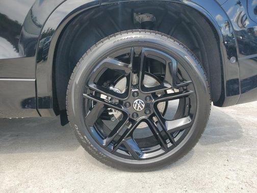 2025 Volkswagen Tiguan 2.0T SE R-Line Black