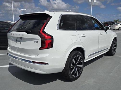 2025 Volvo XC90 B6 Core