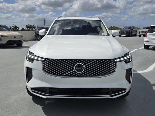 2025 Volvo XC90 B6 Core