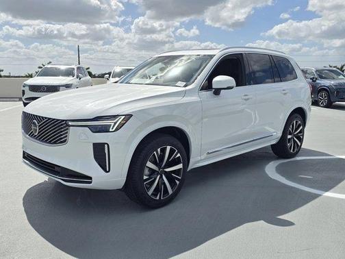 2025 Volvo XC90 B6 Core