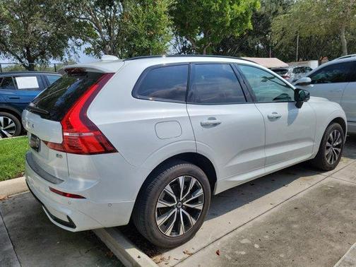 2023 Volvo XC60 B5 Plus Dark Theme