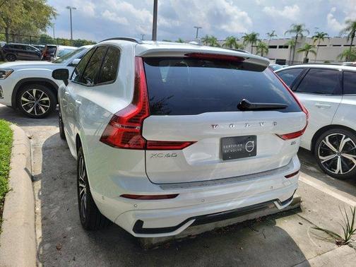 2023 Volvo XC60 B5 Plus Dark Theme