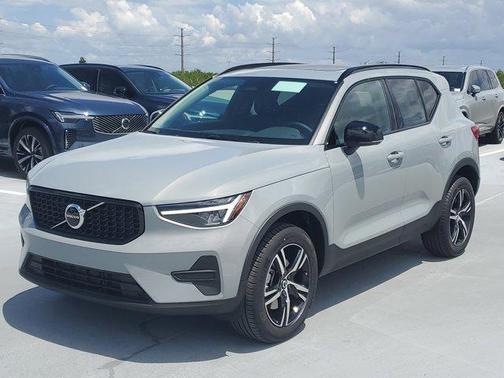2026 Volvo XC40 PLUS