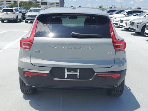 2026 Volvo XC40 PLUS