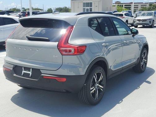 2026 Volvo XC40 PLUS