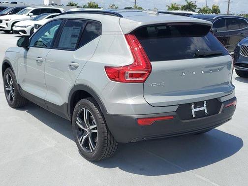 2026 Volvo XC40 PLUS