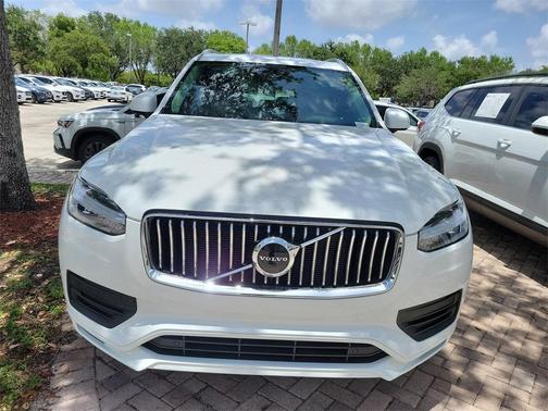 2022 Volvo XC90 T5 Momentum 7 Passenger