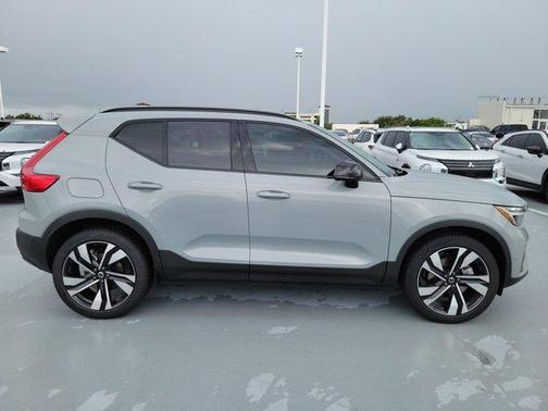 2026 Volvo XC40 B4 Plus
