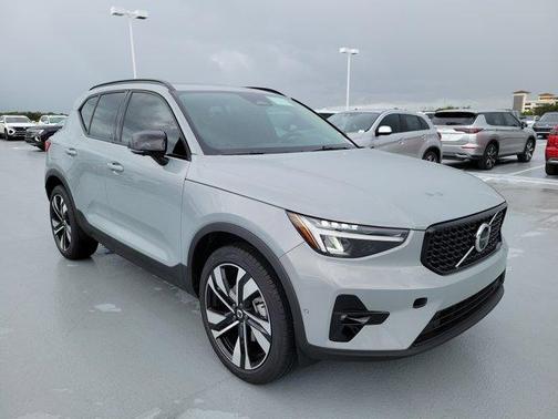 2026 Volvo XC40 B4 Plus