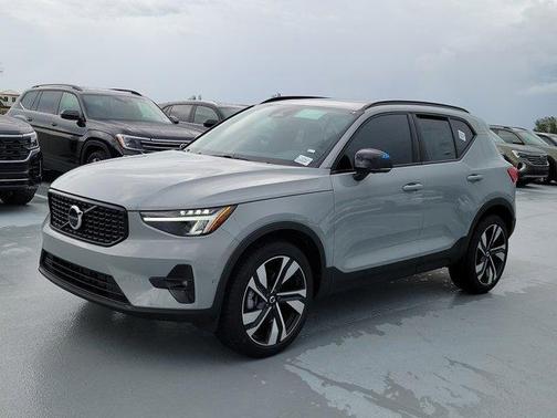 2026 Volvo XC40 B4 Plus
