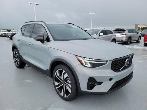 2026 Volvo XC40 B4 Plus