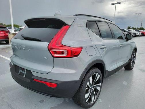 2026 Volvo XC40 B4 Plus