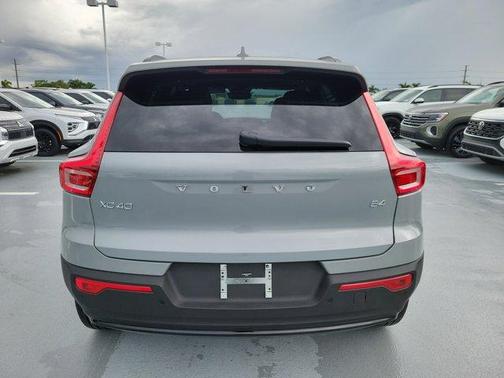 2026 Volvo XC40 B4 Plus