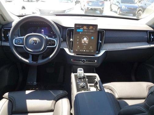 2025 Volvo XC90 B6 Ultra
