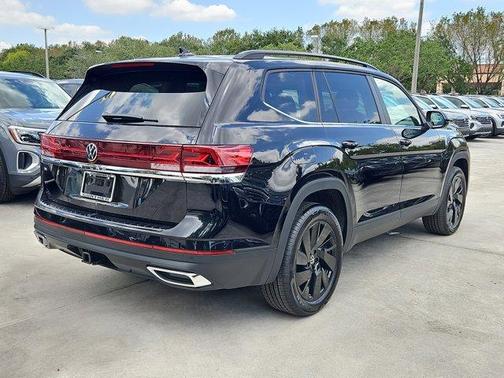 2025 Volkswagen Atlas 2.0T SE w/Technology