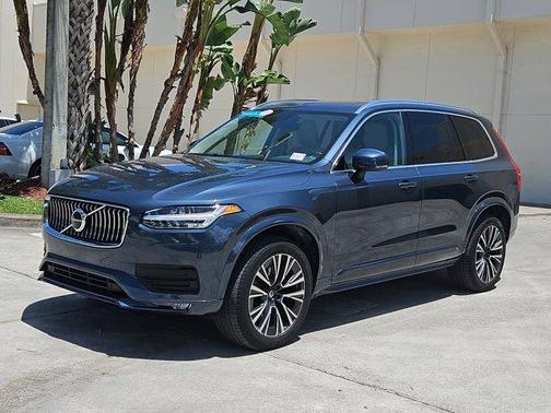 2022 Volvo XC90 T5 Momentum 7 Passenger