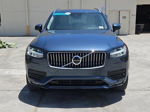 2022 Volvo XC90 T5 Momentum 7 Passenger
