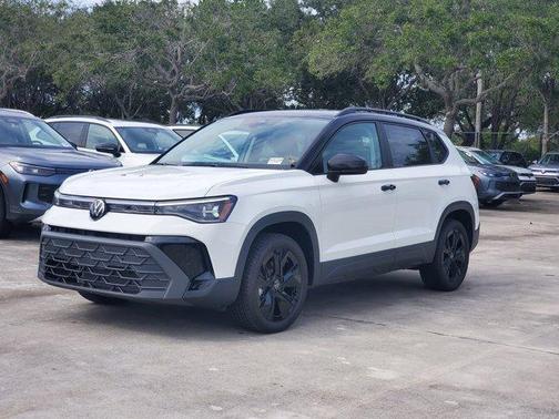 2026 Volkswagen Taos 1.5T SE Black