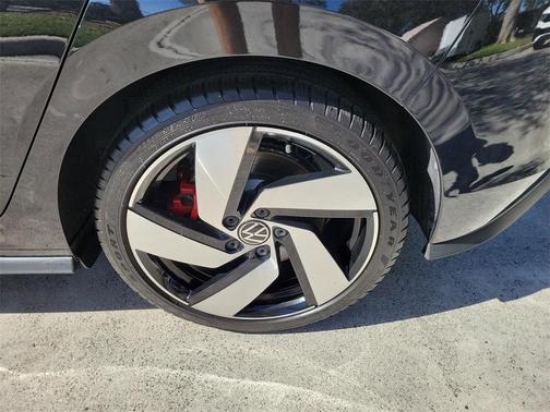 2023 Volkswagen Golf GTI 2.0T S