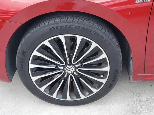 2022 Volkswagen Passat 2.0T Limited Edition