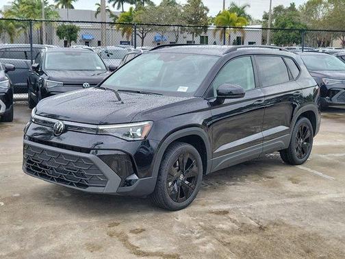2025 Volkswagen Taos 1.5T SE Black