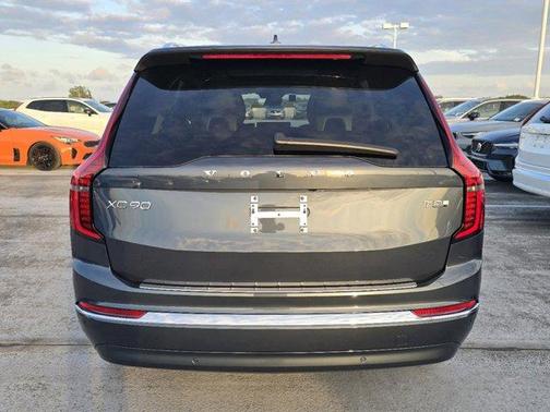 2025 Volvo XC90 Plug-In Hybrid T8 Ultra 7-Seater